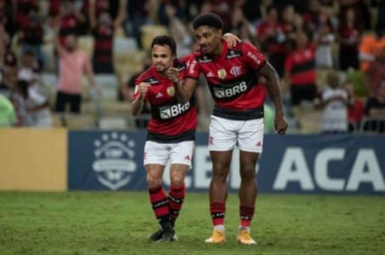 Michael, à esquerda, e Vitinho, à direita (Foto: Alexandre Vidal / Flamengo)