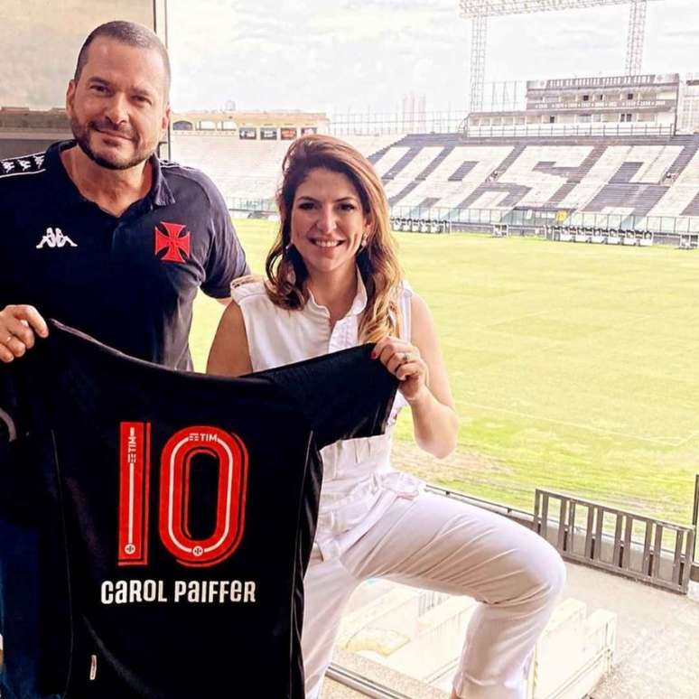 Carol Paiffer se reuniu com a diretoria do Vasco nesta tarde, em São Januário (Reprodução/Instagram Carol Paiffer)