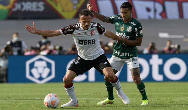 'Consegui fazer um bom jogo, mas infelizmente o resultado não veio', declarou o lateral (Foto: Juan Mabromata / AFP