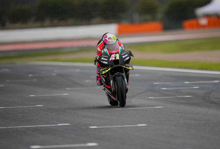 Aleix Espargaró em ação durante treinos para o GP de Valência 