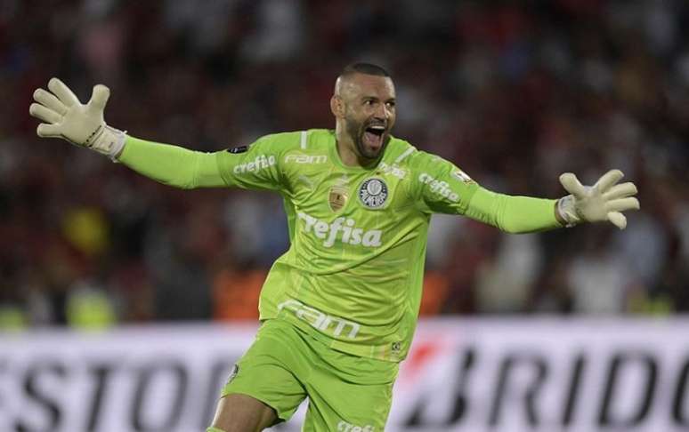 Goleiro Weverton é bicampeão da Libertadores pelo Palmeiras (Foto: Juan Mabromata / AFP)