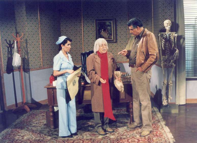 Roberto Bolaños em cena como o personagem Dr. Chapatin; criador de 'Chaves' e 'Chapolin' morreu em 2014