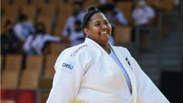 A brasileira Beatriz Souza conquistou a medalha de ouro no Grand Slam de Abu Dabi depois de derrotar a francesa Lea Fontaine na final.