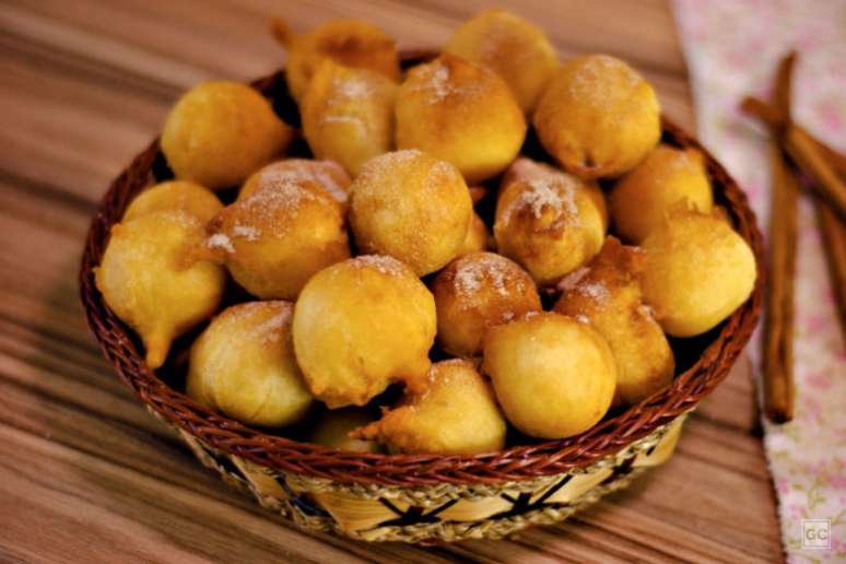 Guia da Cozinha - Receita de bolinho de chuva tradicional