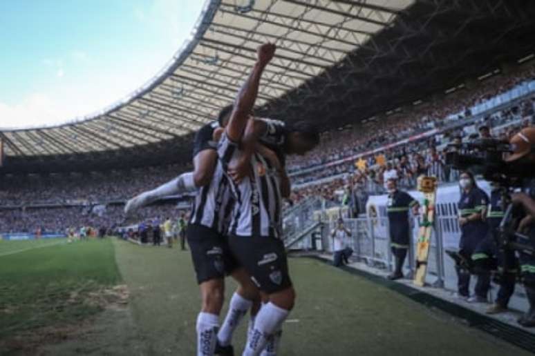 Hulk reverenciou o ídolo Reinaldo após o segundo gol do Galo diante do Flu-(Pedro Souza/Atlético-MG)