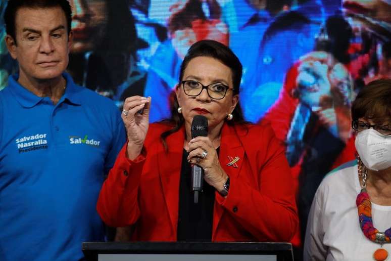 Candidata a presidente de Honduras Xiomara Castro discursa após eleição em Tegucigalpa
28/11/2021 REUTERS/Jose Cabezas