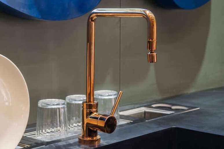 22. Torneira rose gold na cuba de embutir da cozinha moderna &ndash; Foto In Town Arquitetura