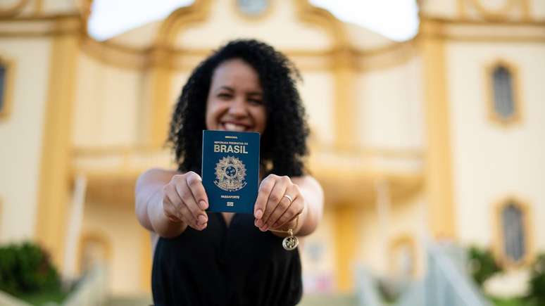 Real desvalorizado, desemprego no Brasil e avanço da emigração favorecem remessas