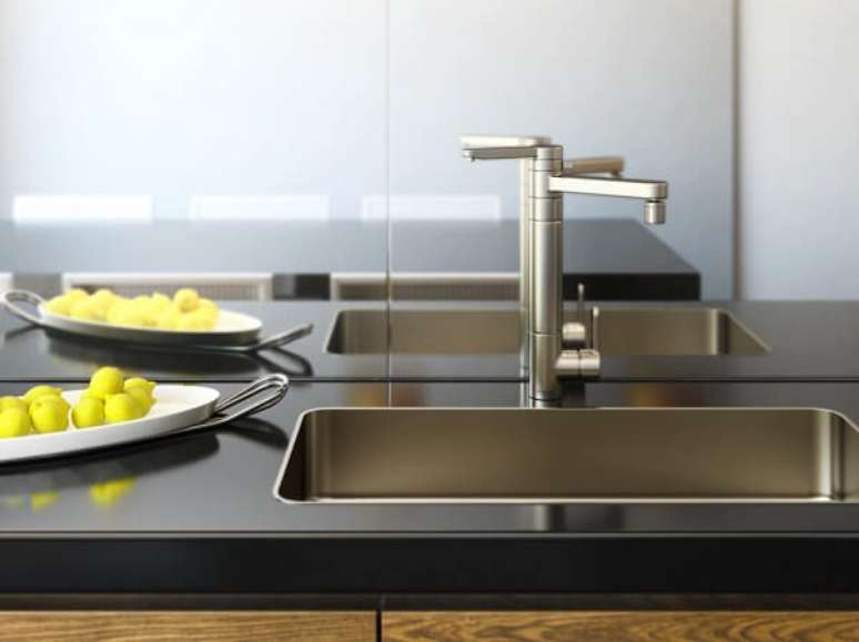 19. Cuba de embutir na bancada de cozinha de granito &ndash; Foto Deca