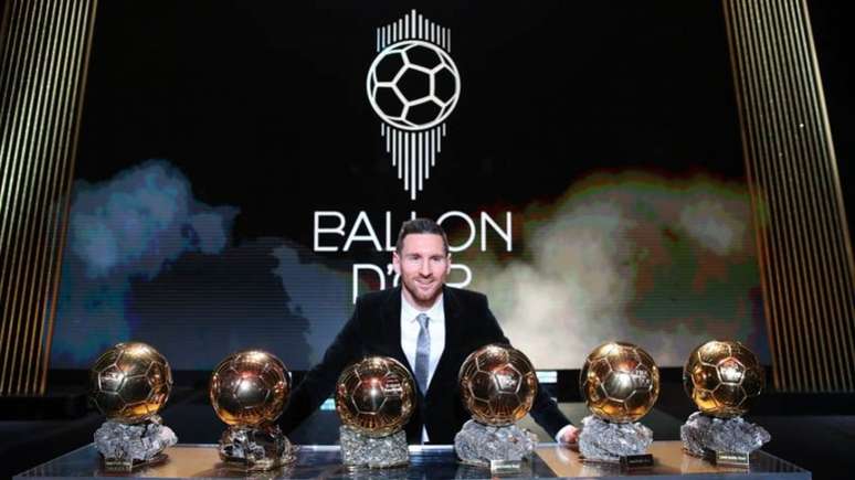 Messi já conquistou seis vezes a Bola de Ouro da France Football (Foto: Divulgação / @francefootball)