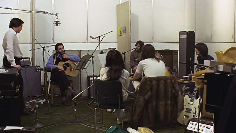 Cena do documentário 'Get Back' mostra Beatles trabalhando