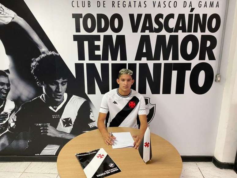 Com passagem pelo Ceará, atacante Jordan assina com o Vasco até janeiro de 2024 (Divulgação/Vasco)