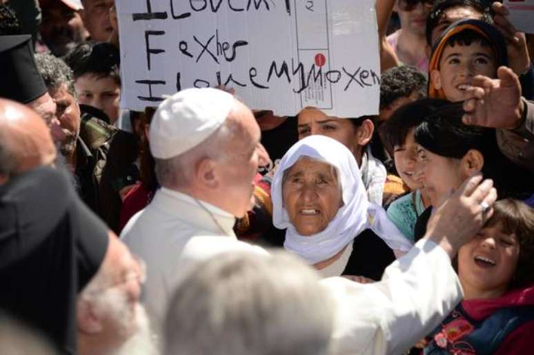 Papa Francisco durante visita a Lesbos, em abril de 2016