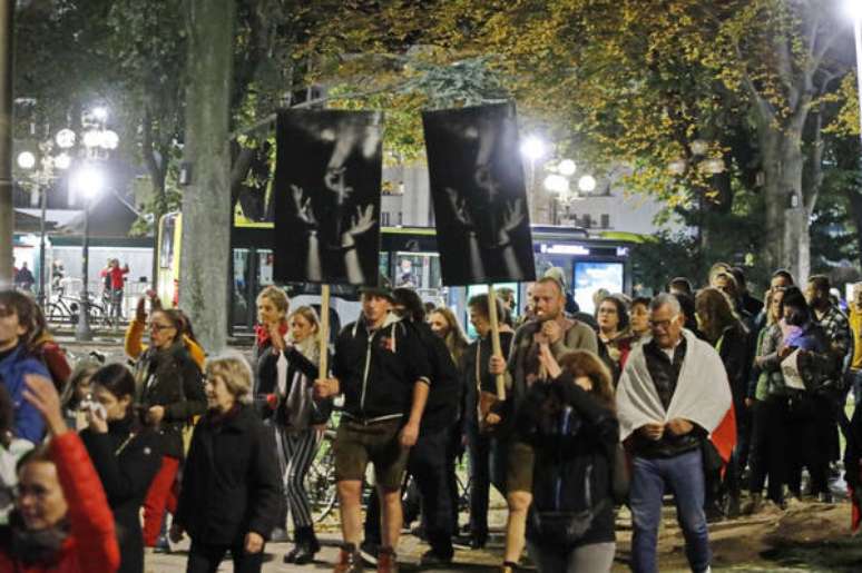 Protesto contra certificado sanitário em Bolzano, extremo-norte da Itália