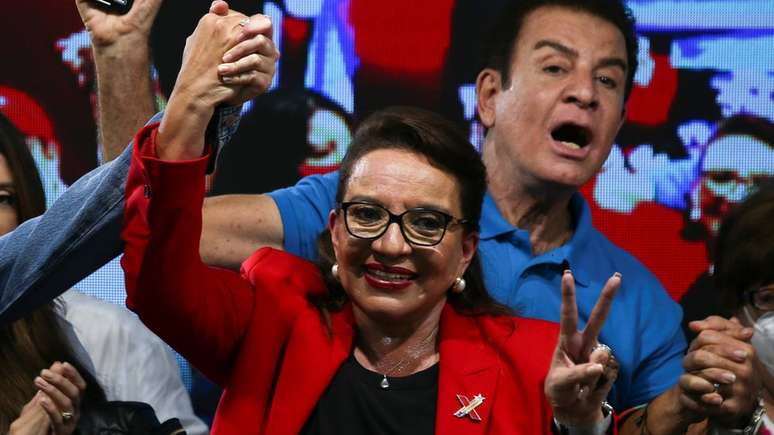 Xiomara Castro já comemorou o resultado eleitoral no próprio domingo