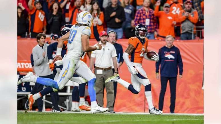 Patrick Surtain II retorna interceptação para touchdown (Broncos)