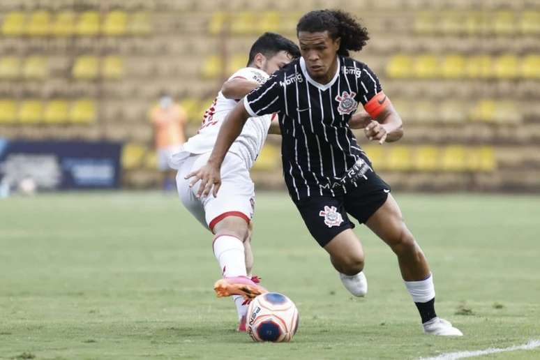 Reginaldo (foto) chegou a ser relacionado para partidas do time profissional (Foto: Rodrigo Gazzanel/Ag.Corinthians)