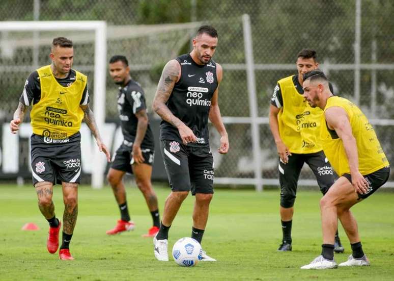Giuliano foi a novidade do Corinthians no treino desta quarta-feira (1º) (Foto: Rodrigo Coca/Ag.Corinthians)