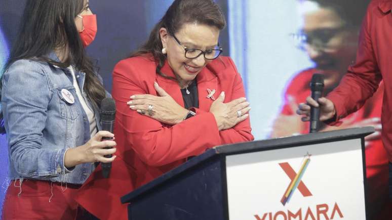 Em julho de 2012, Castro lançou sua primeira candidatura presidencial pelo Partido Livre, criado com seu marido