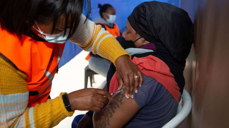 Apenas 7% dos africanos foram completamente vacinados contra covid