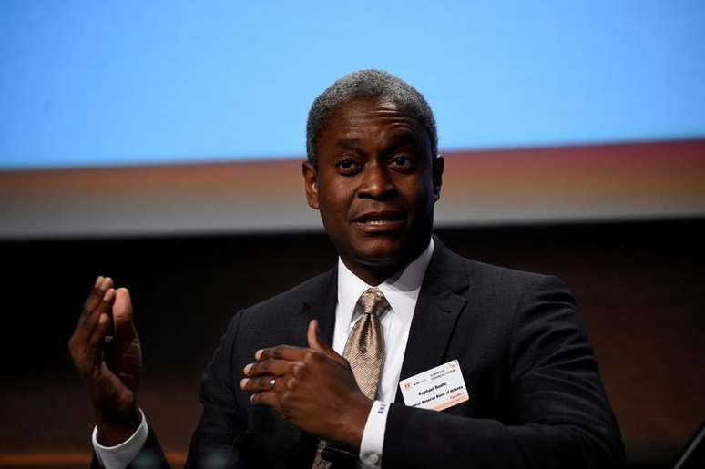 O chefe do Federal Reserve Bank de Atlanta, Raphael Bostic, fala durante o Fórum Financeiro Europeu em Dublin, Irlanda 
13/02/2019
REUTERS/Clodagh Kilcoyne/File Photo