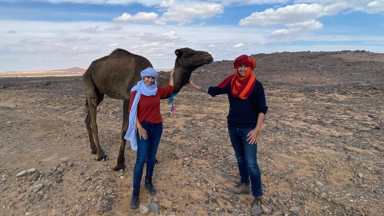 Casal estava no deserto quando vieram as primeiras notícias da variante ômicron