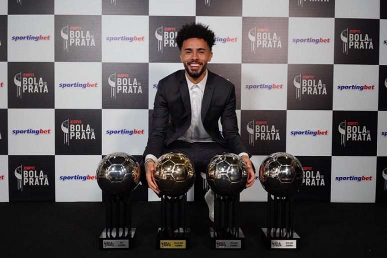 Claudinho, que defendia o RB Bragantino, foi o grande vencedor da edição 2020 da premiação (Foto: André Porto/ Divulgação - ESPN)