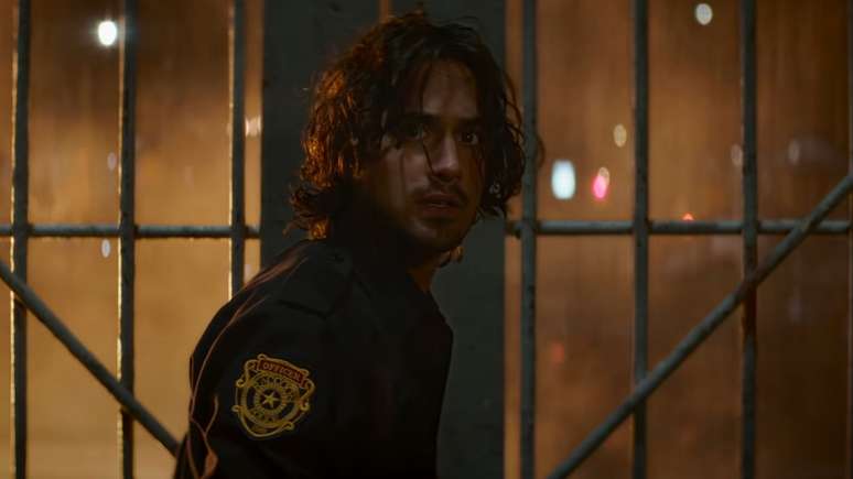 Leon S. Kennedy é interpretado por Avan Jogia