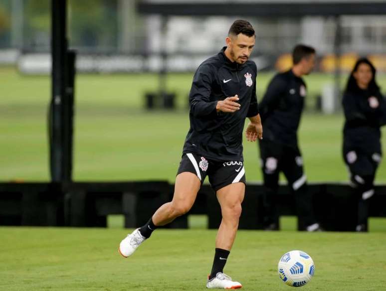 Giuliano pode voltar aos relacionados do Corinthians após três partidas (Foto: Rodrigo Coca/Ag.Corinthians)