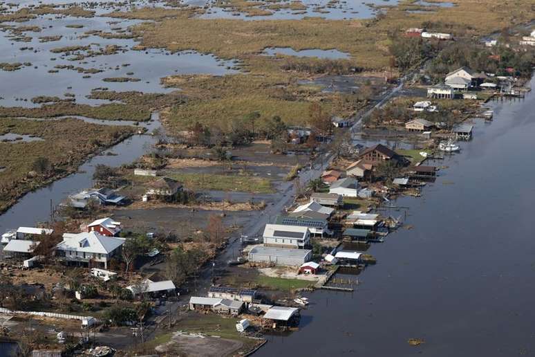 Devastação causada pelo furacão Ida no Estado norte-americano da Lousiana
03/09/2021 REUTERS/Jonathan Ernst