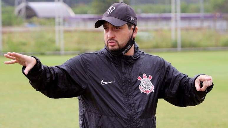 O técnico do Corinthians feminino, Arthur Elias (Foto: Divulgação/Ag. Corinthians)