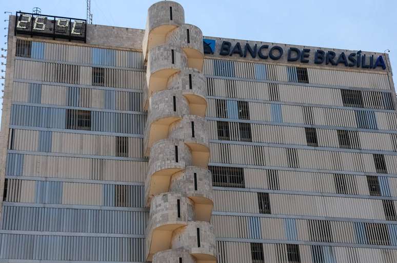 O TCU questionou a liberação de R$ 500 milhões ao Banco de Brasília (BRB), por 'nunca ter operado com linhas de crédito' do fundo. 