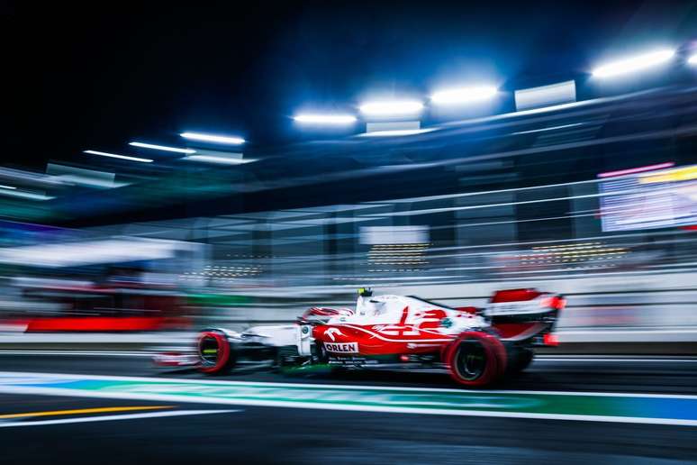 Antonio Giovinazzi foi uma das surpresas positivas neste sábado 