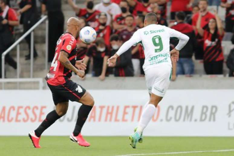 Furacão derrotou o Cuiabá na Arena da Baixada (Foto: AssCom Dourado)