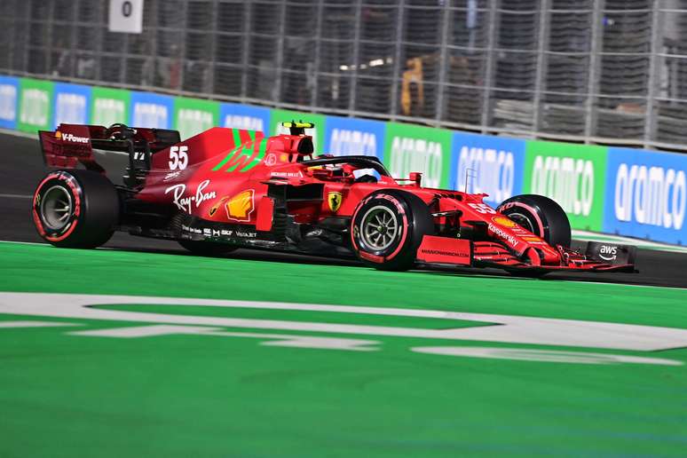 Carlos Sainz foi surpreendido com uma eliminação no Q2 