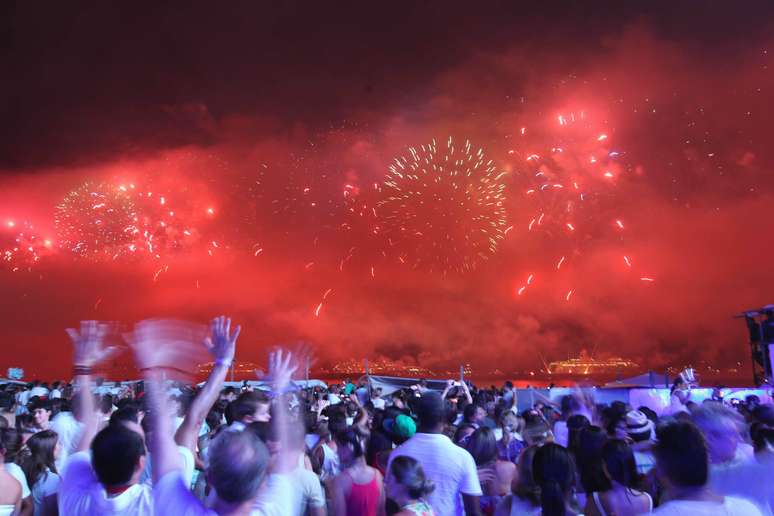 Queima de fogos no Réveillon de Copacabana, na Zona Sul do Rio de Janeiro