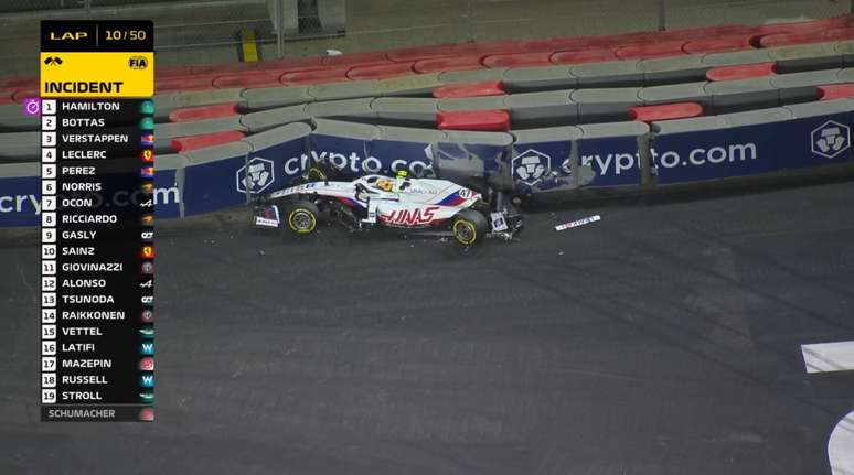 Mick Schumacher bateu na mesma curva 22 onde Charles Leclerc se acidentou na sexta 
