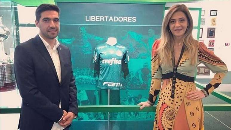 Leila Pereira tenta convencer Abel Ferreira a ficar no Palmeiras