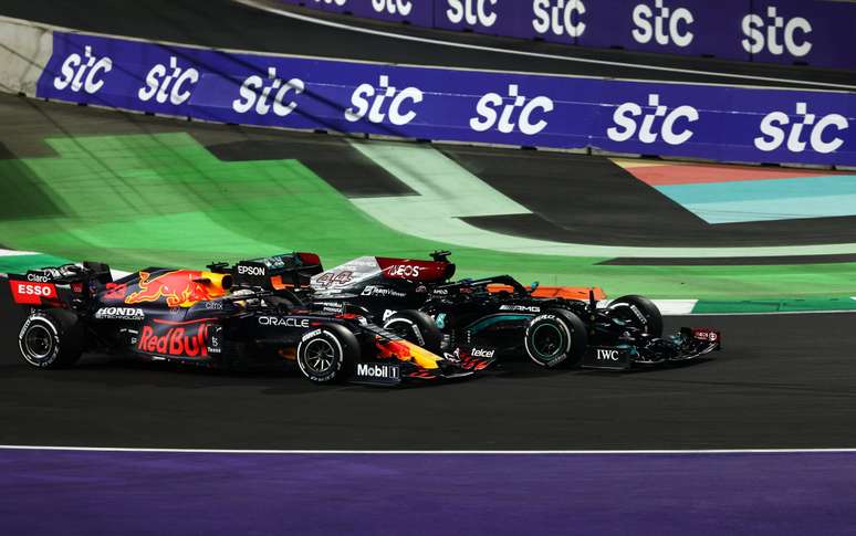 O duelo entre Lewis Hamilton e Max Verstappen em Jedá 