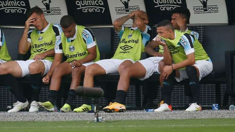 Jogadores do Grêmio no duelo contra o Corinthians (Foto: Alex Silva / LANCEPRESS!)