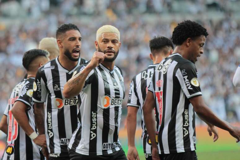 Em jogo da taça, Atlético-MG vence Bragantino de virada