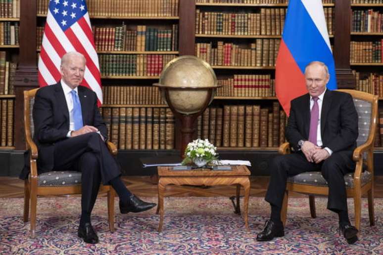 Putin e Biden vão se reunir virtualmente nesta terça