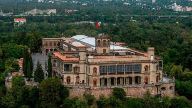Maximiliano reformou o castelo Chapultepec para que se tornasse sua residência oficial