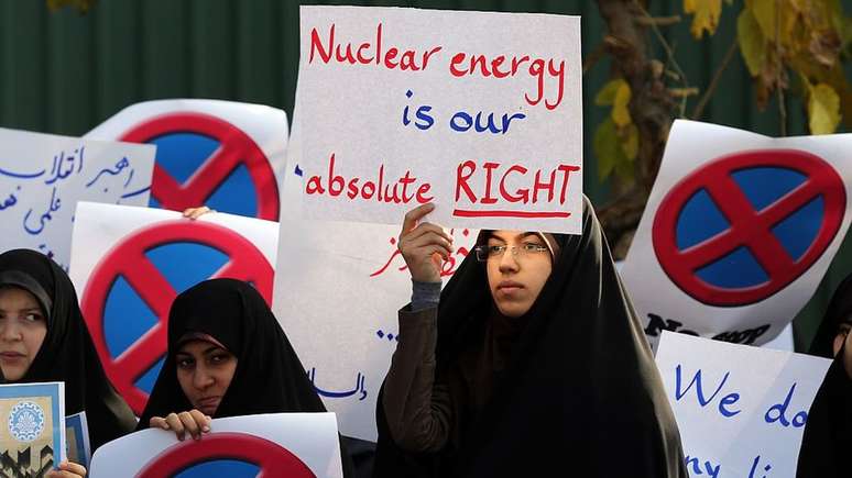 O Irã reivindica seu direito ao desenvolvimento e ao uso da energia nuclear com fins pacíficos.