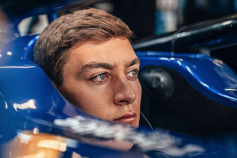 George Russell sofreu batida de Nikita Mazepin no GP da Arábia Saudita e precisou abandonar corrida 