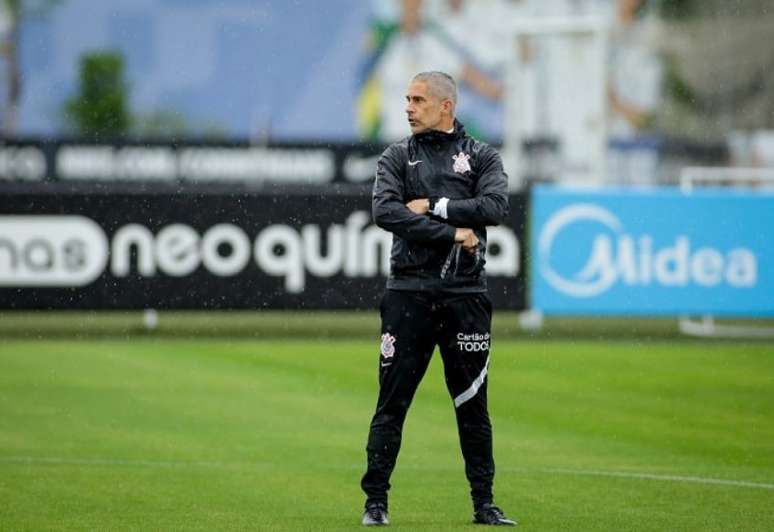 O técnico Sylvinho durante treinamento do Corinthians (Foto: Rodrigo Coca/Ag. Corinthians)