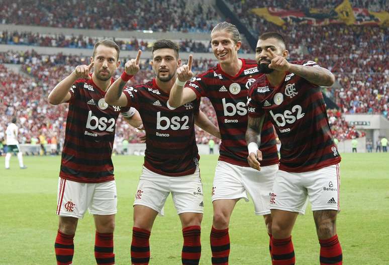 Jogadores do Flamengo celebram vitória no Brasileirão de 2019 