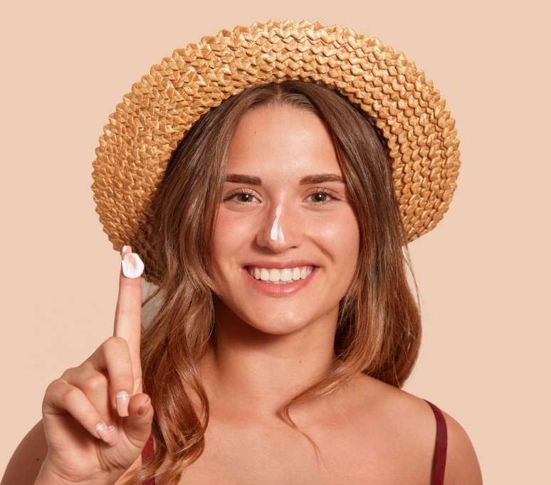 O protetor solar &eacute; seu grande aliado contra o c&acirc;ncer de pele, sabia? 