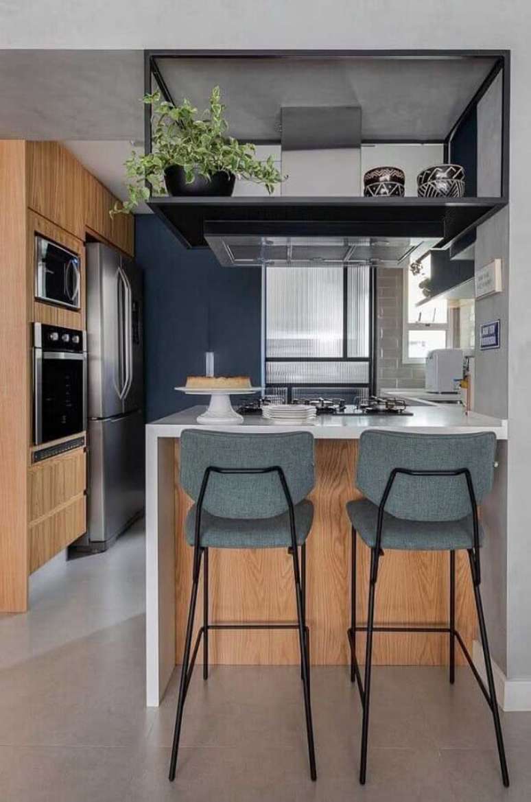 57. Decora&ccedil;&atilde;o moderna com banco alto para cozinha americana pequena planejada &ndash; Foto: Home Fashion Trend