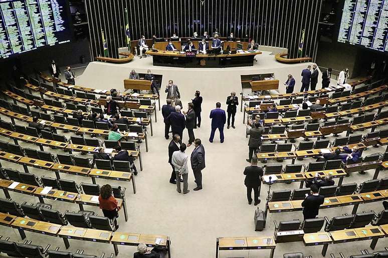 Rosa Weber recua libera emendas de relator no orçamento